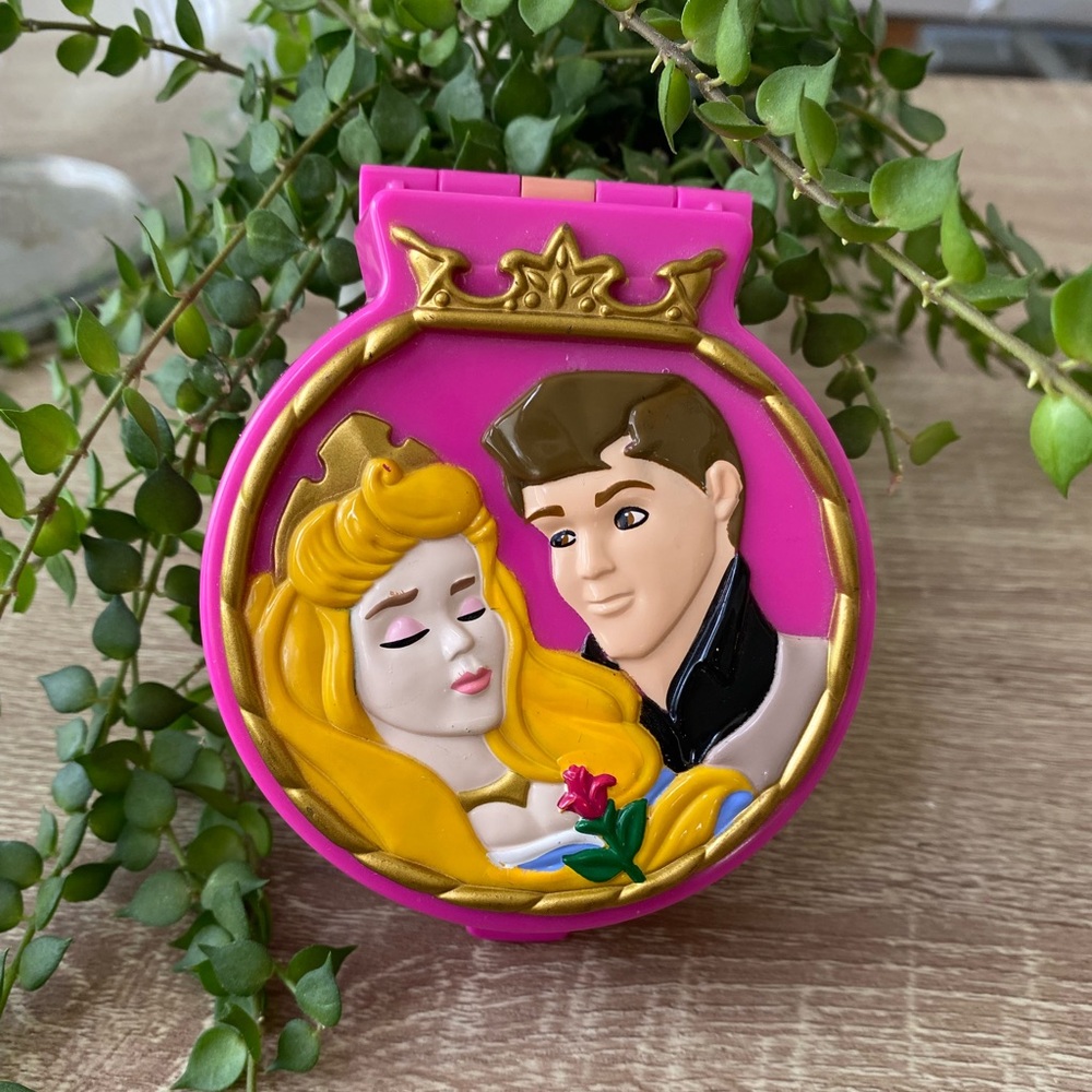 SOLD- Bluebird Vintage Polly Pocket 1996 Sleeping Beauty Playcase compelte set